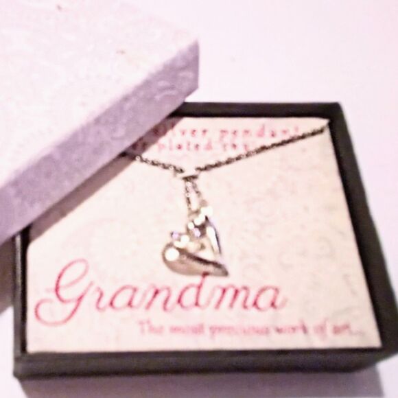 Sterling Silver Grandma Heart Pendant Necklace NIB - Picture 3 of 5